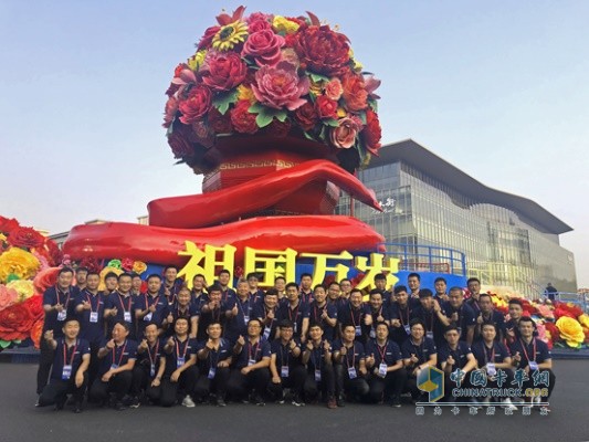 福田汽車國家主題彩車服務(wù)保障團(tuán)隊(duì)圓滿完成慶典服務(wù)保障任務(wù)