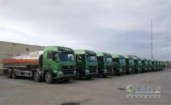 中國重汽 HOWO-T5G 8X4?；愤\輸車