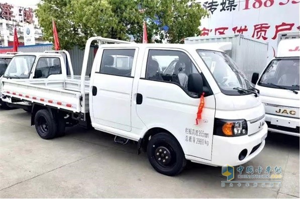 江淮轎卡X6雙排全新設(shè)計