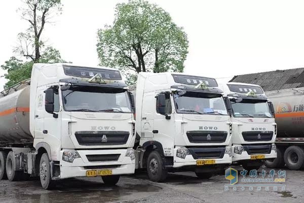 中國重汽 T7H6×4牽引車