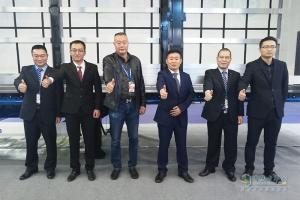 致力于提升物流運輸裝備 安徽開樂新型側(cè)簾半掛車武漢車展發(fā)布