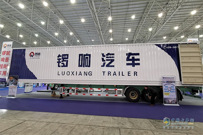 ［武漢車展］容積達(dá)130方的集裝箱亮相武漢車展  鑼響掛車合規(guī)產(chǎn)品更驚艷  