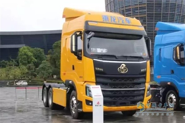 乘龍H7 2019款6x2R牽引車(chē)