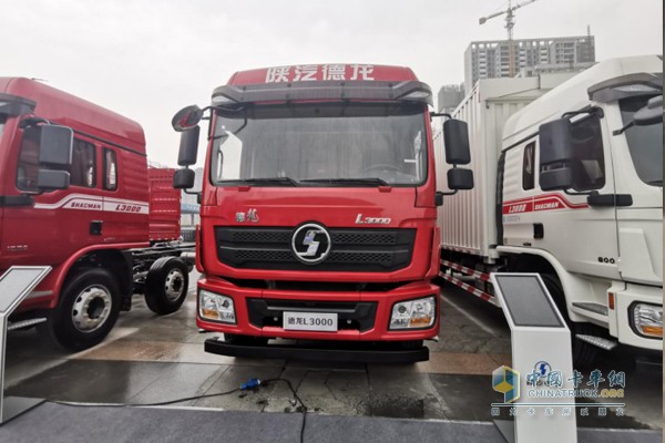 　搭載玉柴YC6J245發(fā)動(dòng)機(jī)的L3000的6X2廂式載貨車(chē)