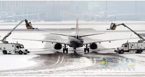 飛機除冰車