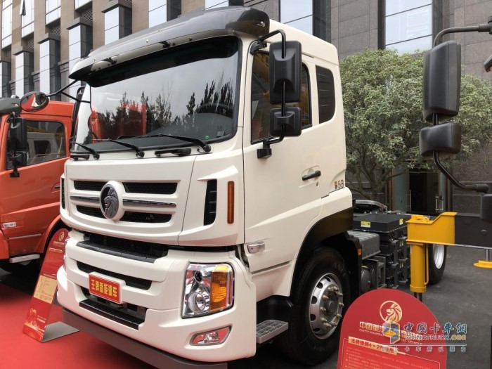 王牌翼獅 4×2新能源牽引車