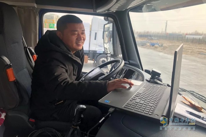 中國(guó)重汽 HOWO T7H 牽引車(chē) 燃?xì)廛?chē)