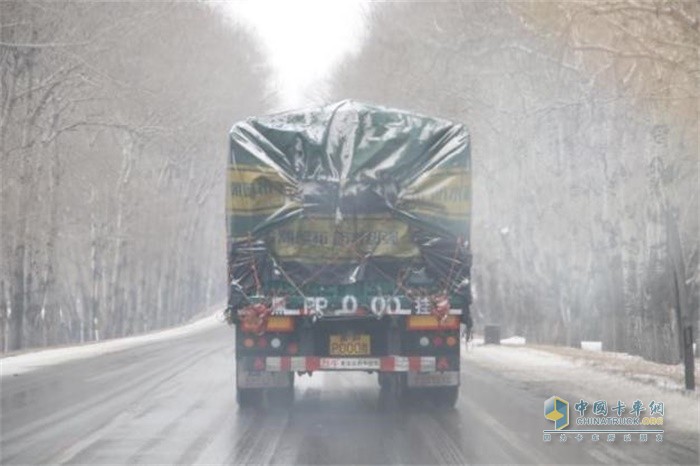 豪沃T7牽引車油耗低