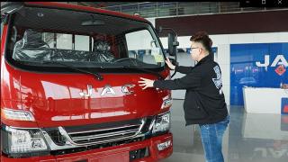 給個(gè)豪車(chē)都不換！看駿鈴V6如何迎娶白富美！