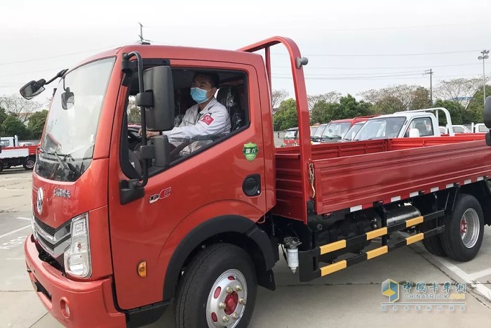 對接收到的商品車進(jìn)行品質(zhì)確認(rèn)后等待發(fā)往全國各地