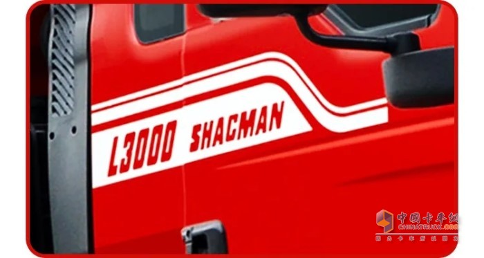 鏤空“SHACMAN L3000”車貼，為陜汽L3000的英文標(biāo)識，凸顯品牌歸屬感