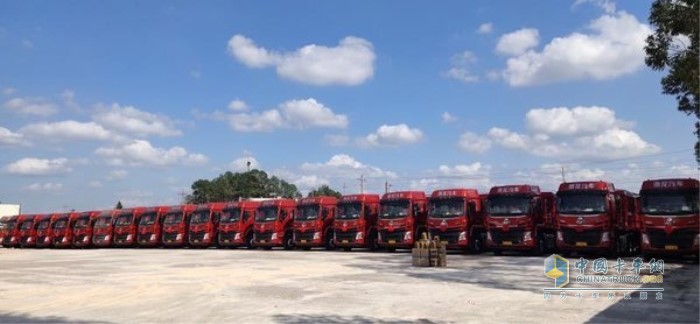大客戶交車現(xiàn)場