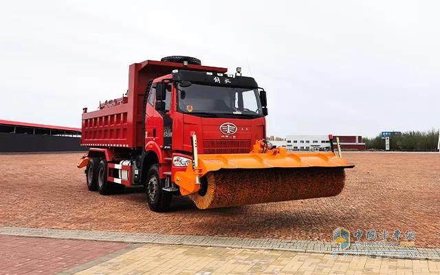 解放6×4多功能除雪車