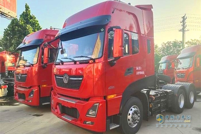 此次交付的東風(fēng)天龍油電混合牽引車(chē)