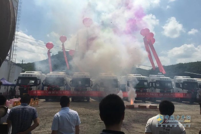 貴州區(qū)域大客戶批量交車(chē)儀式