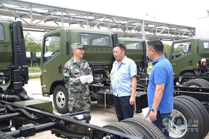 上汽輕卡軍車積極投身三軍建設