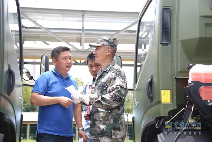 上汽輕卡軍車積極投身三軍建設