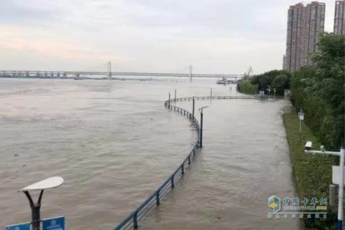 皖南地區(qū)持續(xù)遭受大暴雨、特大暴雨襲擊