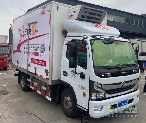 沈陽客戶駕駛東風凱普特跨越南北7座城市行程14000里，成功挑戰(zhàn)“萬里送鮮”，其可靠性、節(jié)油性、安全性再次得到驗證
