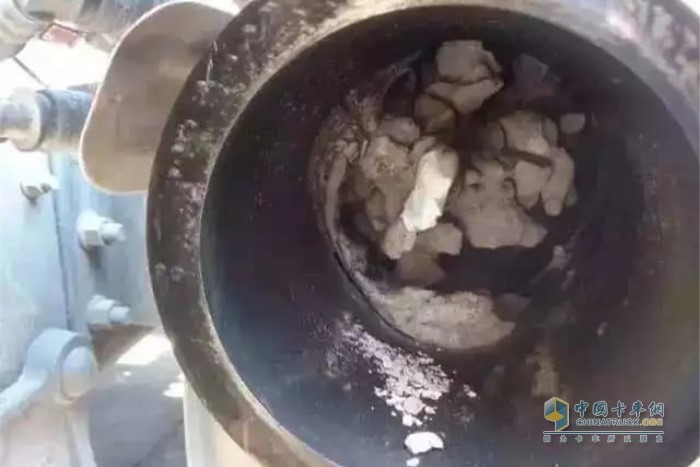 長時間不用或使用劣質(zhì)尿素水溶液，尿素的結(jié)晶會堵塞管路、噴頭以及泵體