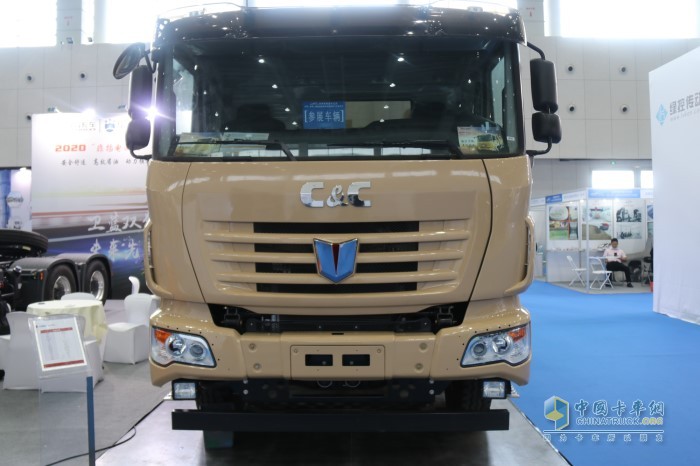 聯(lián)合卡車8×4純電動(dòng)自卸車