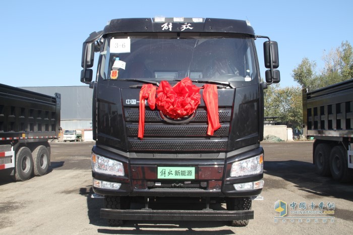 解放純電動(dòng)J6P 8×4自卸車