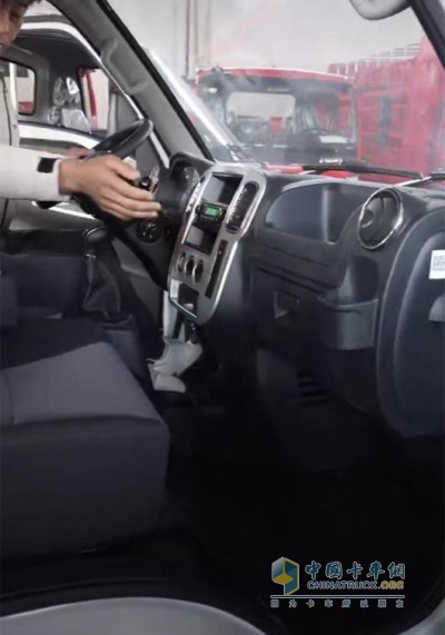東風途逸轎車級內飾