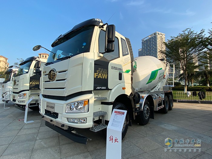 新J6P 8×4 國六 輕量化 攪拌車