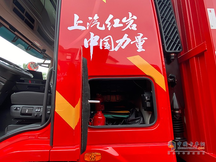 紅巖杰豹H6載貨車(chē)
