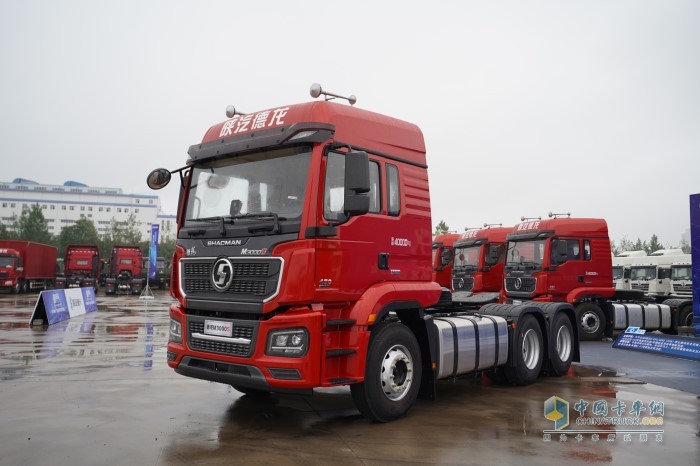 陜汽德龍M3000S 6×4牽引車