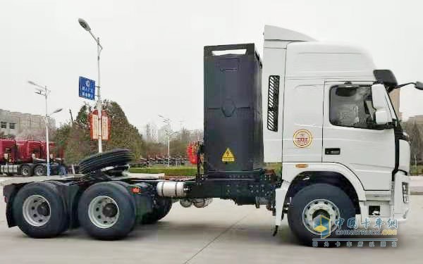 大運(yùn)首臺6×4換電牽引車