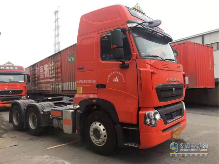中國(guó)重汽  豪沃  牽引車