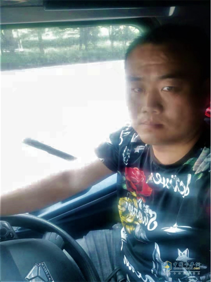 中國(guó)重汽  豪沃T7H牽引車(chē)