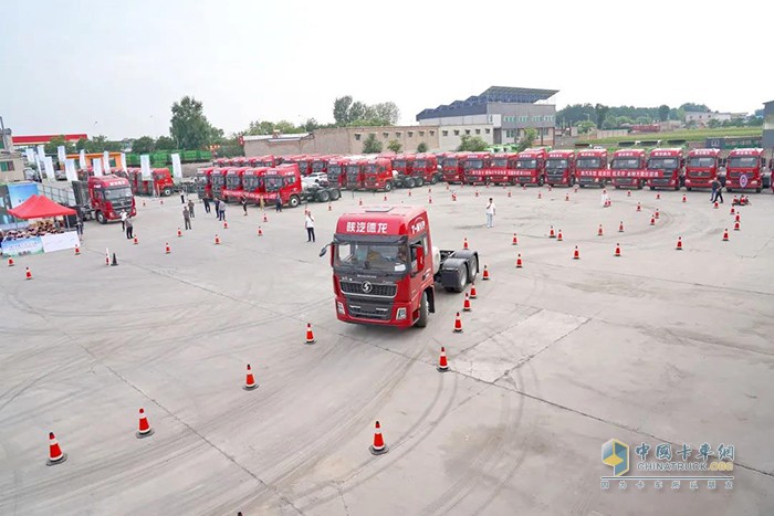 陜汽重卡,德龍X6000,牽引車