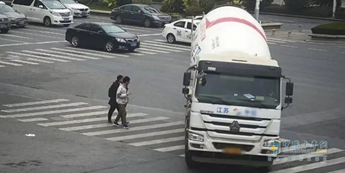 道路交通,禮讓行人