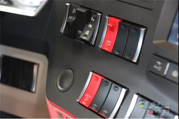大運(yùn)重卡  N9H國六牽引車