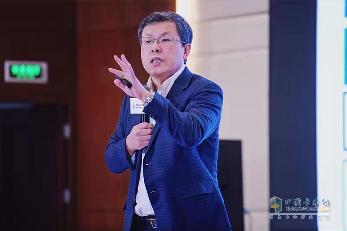 世界汽車工程師學會聯(lián)合會終身名譽主席、清華大學汽車產(chǎn)業(yè)與技術(shù)戰(zhàn)略研究院院長趙福全博士