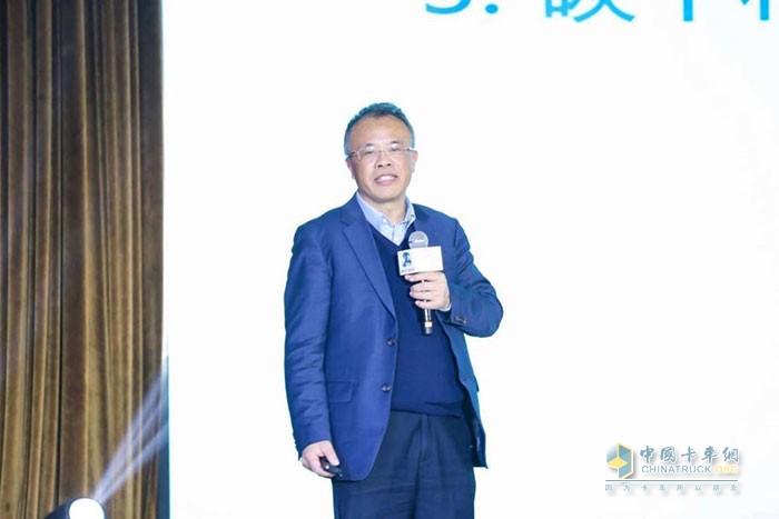中國氫能聯(lián)盟專家委員會主任、上海智能新能源汽車科創(chuàng)功能平臺有限公司董事長余卓平