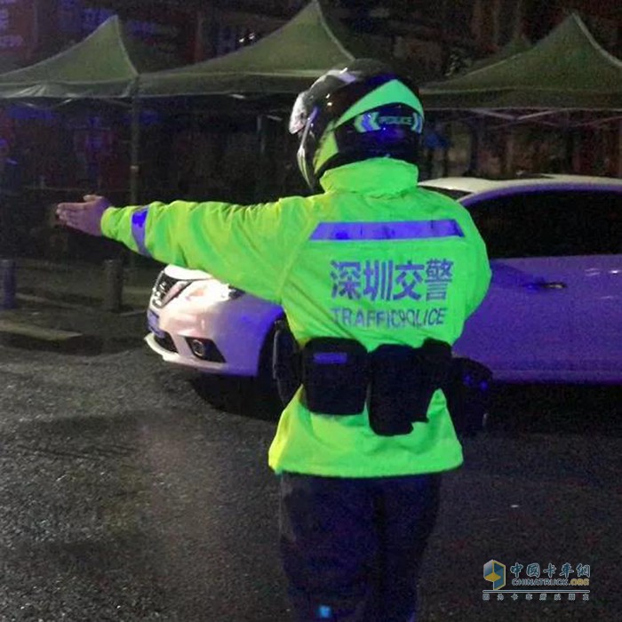 深圳交警 低溫陰雨 雨天行車