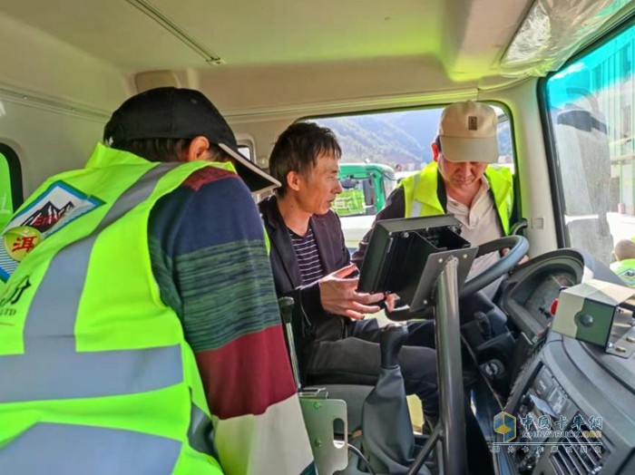 東風(fēng)輕型車服務(wù)專家主動走訪大客戶