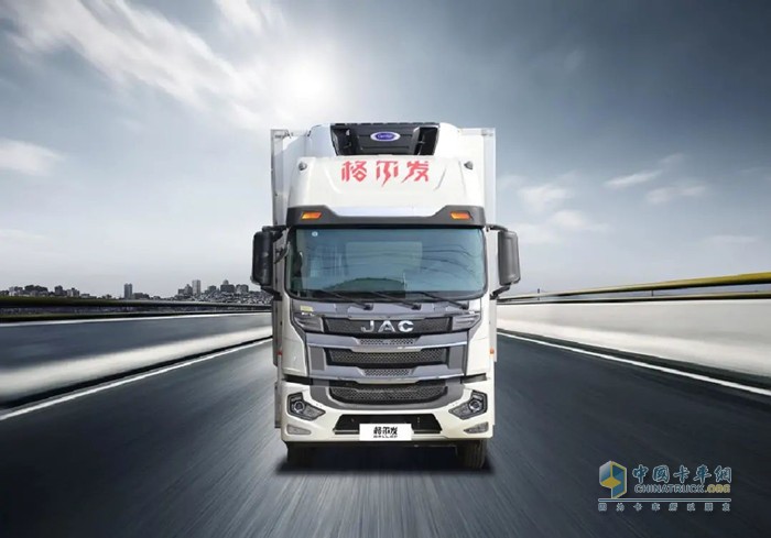 ?江淮重卡格爾發(fā)斜坡高頂國(guó)六冷藏車
