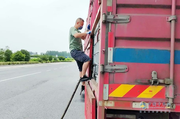 弘康環(huán)保 車用尿素 關(guān)愛卡友 老司機