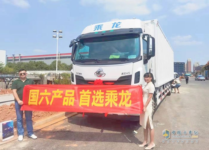 國(guó)六版乘龍H5大單橋載貨車