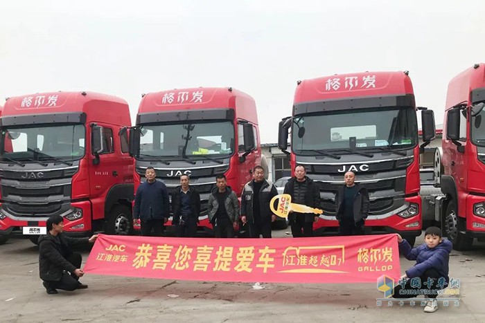 格爾發(fā)6×4燃?xì)鉅恳?chē)助大客戶(hù)一展宏“兔”