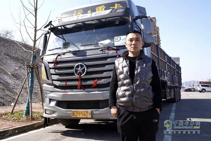 從邂逅到情緣，樊凱旋與大運重卡一路相伴