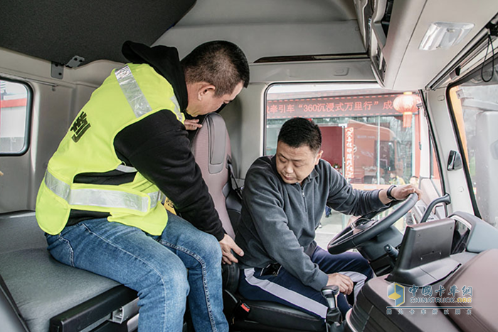 上汽紅巖高速標(biāo)載牽引車媒體長測首站試駕活動受四川用戶認(rèn)可