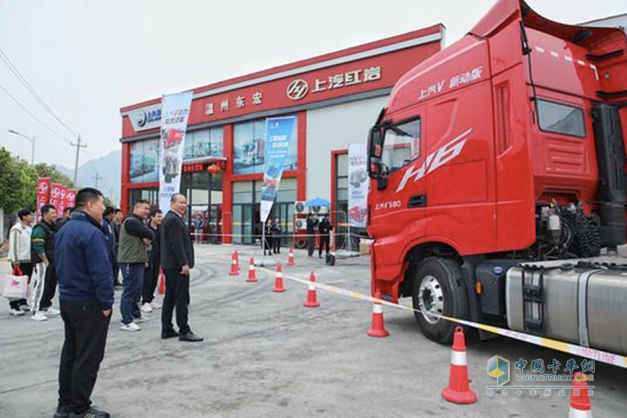 上汽紅巖高速標載牽引車媒體長測車隊抵達溫州 即將奔赴“江城”武漢