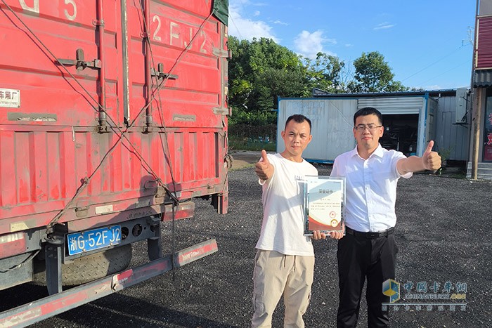 為經(jīng)人民日報、新華社、央視三個媒體報道的貨車司機正能量事件，引發(fā)社會正能量輿論，獎勵貨車司機(含共同參與者)10000元。
