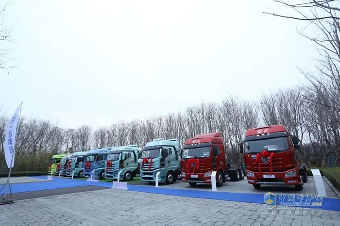 解放J7/J6V 6SX1 16L NG牽引車(chē)上市發(fā)布