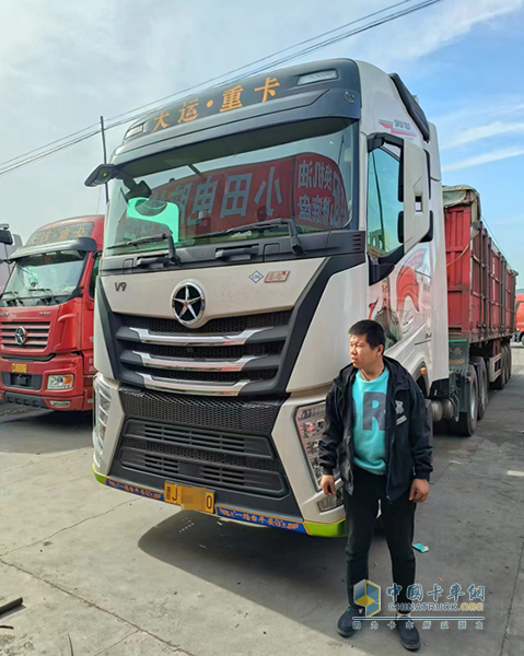 換購(gòu)V9燃?xì)廛嚭?，這位大運(yùn)重卡用戶為何能月入超4萬(wàn)元？